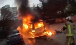 Diyarbakır'da bir garip yangın: Park halindeki araç alev aldı