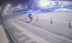 Diyarbakır'da faciaya kılpayı:Otomobil trenle çarpıştı