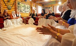 Diyarbakır'da kadınlardan "şehriye kesme" geleneği