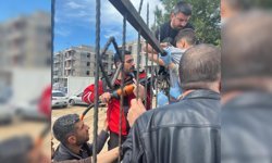 Diyarbakır'da öğrencinin koluna demir korkuluk saplandı