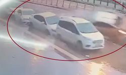 Diyarbakır'da ticari taksi 3 otomobile çarptı, takla attı