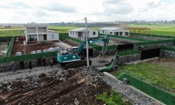 Diyarbakır’da villa tarzında 13 kaçak yapı yıkıldı