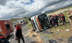 Diyarbakır’da yolcu otobüsü devrildi: 1 ölü, 13 yaralı