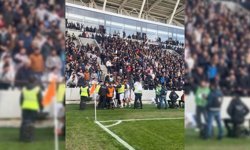 Elazığsporlu futbolcu gol sevincini polisle yaşadı