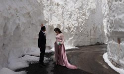 Gelin ve damat kar tünelinde fotoğraf çekimi yaptı