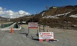 Yüksekova’da toprak kayması: 18 gündür kapalı yol açılmadı