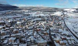 Kars'ta kar kenti beyaza bürüdü