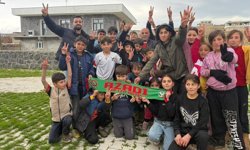 Amedspor taraftarlarından kırsal mahalleye saha çağrısı