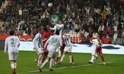 Amedspor maçının 3. dakikasında kırmızı kart şoku