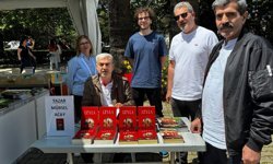 Gazeteci Acay İzmir Fuarı’nda okurlarıyla buluştu