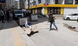 Mardin’de selden zarar gören esnaf, yol kapattı