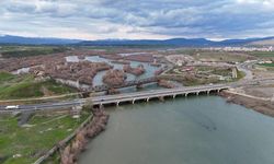 Murat Nehri yükselince eşsiz manzaralar oluştu