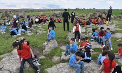 Ressam Melis Doğan, Gabbar dağı eteklerinde 100 çocukla resim yaptı