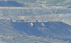 Şırnak'ta hafriyat sahasında toprak kaydı: 2 araç şarampole yuvarlandı