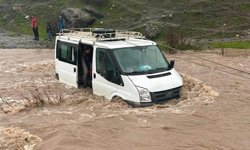 Hastanaye giderken, taşkın sular arasında gelen ölüm