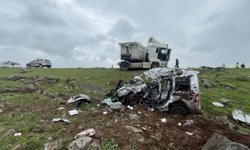 Tır ile çarpışan araçtaki 2 kişi hayatını kaybetti