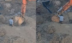 TOKİ inşaat alanında çamura saplanan Diyarbakırlı işçiyi kepçe kurtardı