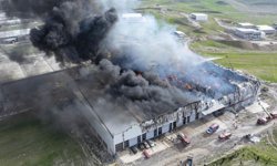 Mobilya deposunda yangın: Söndürme çalışmaları sürüyor