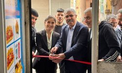 Bağlar’da DEM Partililerden sürpriz açılış