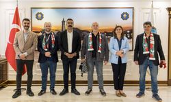 Barcelona'dan Diyarbakır'a ziyaret; Amedspor atkıları ile karşılandılar