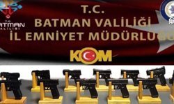 Batman'da iki otomobilde 13 tabanca ele geçirildi