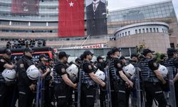 CHP Genel Merkezi müdahale ile boşaltılıyor: Özel ve İmamoğlu’ndan sert tepki