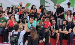 Amedspor’un başarılı oyuncuları alana geldi, coşku arttı
