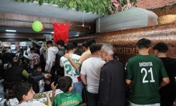 Diyarbakır'da Amedspor taraftarına 121 porsiyon ciğer 5 liradan verildi