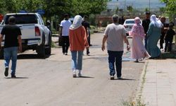 Diyarbakır’da bayramın ilk gününde mezarlıklar doldu taştı