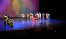 DİYARBAKIR’DA KÜRT DESTANI SAHNELENDİ