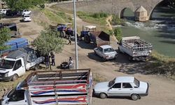 Çermik'te tarihi köprü yanında hayvan pazarı kuruldu