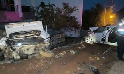 Park hakindeki araca çarpan otomobilde 4 yaralı