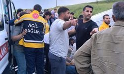 Diyarbakır’da yolcu minibüsü takla attı: 15 yaralı