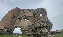 Kız Kalesi zamana yenik düşüyor