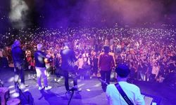 Koma Amed konserine 10 binler aktı; Kürt siyasetçilerden yoğun ilgi