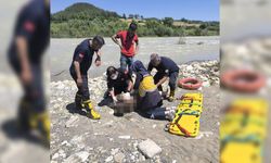 Serinlemek için girdiği suda hayatını kaybetti