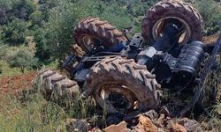 Gaziantep'te devrilen traktörün sürücüsü hayatını kaybetti