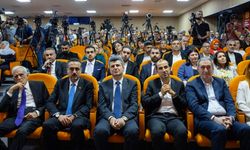 Uzağı yakın görmek, yakınındakini görmemek