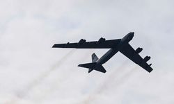B-52 bombardıman uçağı düştü