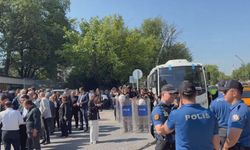 CHP grup toplantısı öncesi TBMM’de Kılıçdaroğlu ile Özel taraftarları arasında gerginlik