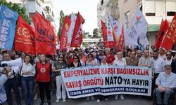 NATO üssüne yürüyüş
