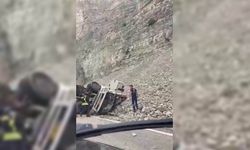 Freni patlayan tırdan atlayan sürücü öldü, 2 kişi yaralandı