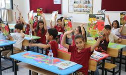 Diyarbakır'da 500 bine yakın öğrenci karne heyecanı yaşadı