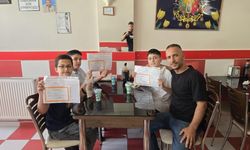 Diyarbakır'da taktir alan öğrenciler çiğ köfte ile ödüllendirildi