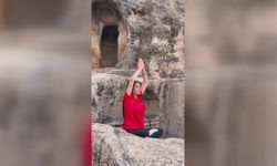 Diyarbakır'daki Hilar Mağaraları'nda 60 kadınla yoga