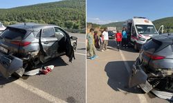 Otomobil bariyerlere çarptı: 2 yaralı