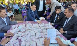 Şırnak'taki düğüne gelen paralar ve takılar dudak uçuklattı!