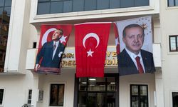 DEM Partili Belediye’ye Erdoğan'ın posteri asıldı
