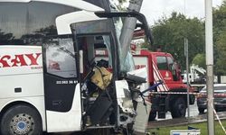 Yolcu otobüsü ile otomobil çarpıştı: 30 yaralı