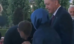 Macron, Emine Erdoğan’ın elini öpmeye çalıştı